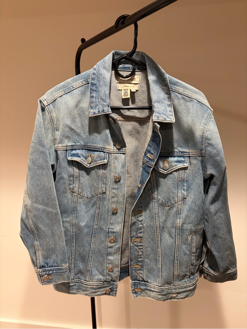 Madewell women’s Light Blue Denim Jacket oversized trucker style barely worn